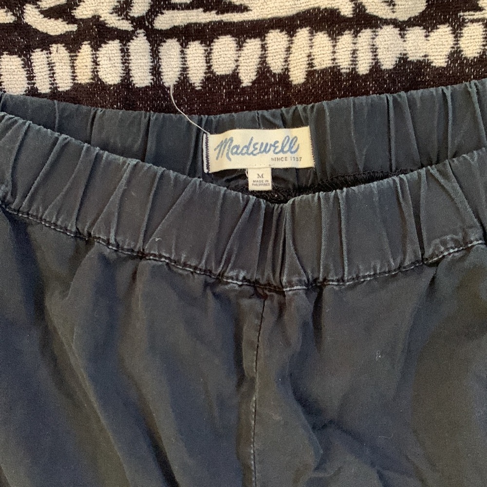 Perfect basic shorts - Picture 2 of 4
